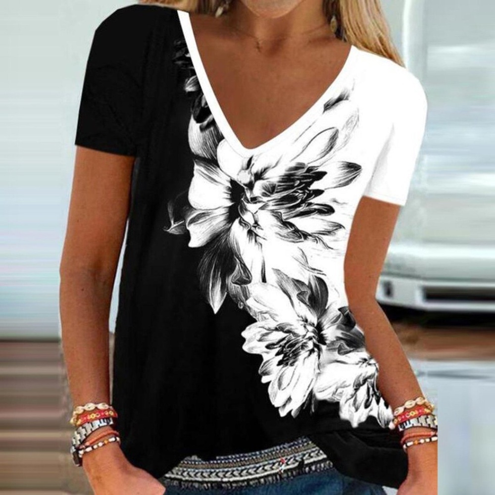 New Black & White Floral V neck Top Small